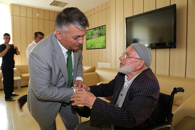 vali9-001.jpg vali9-001.jpg