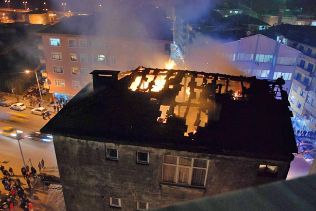 yangin1.jpg yangin1.jpg